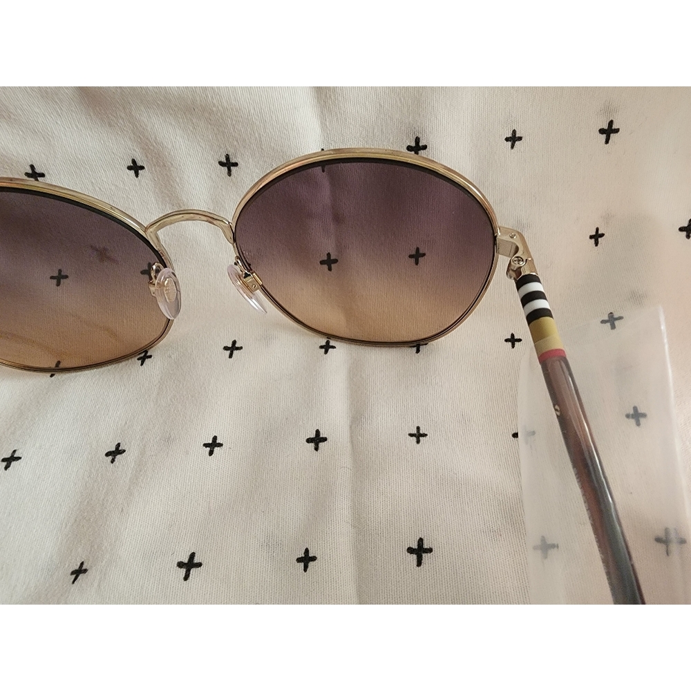 Burberry Sunglasses - Picture 12 of 12